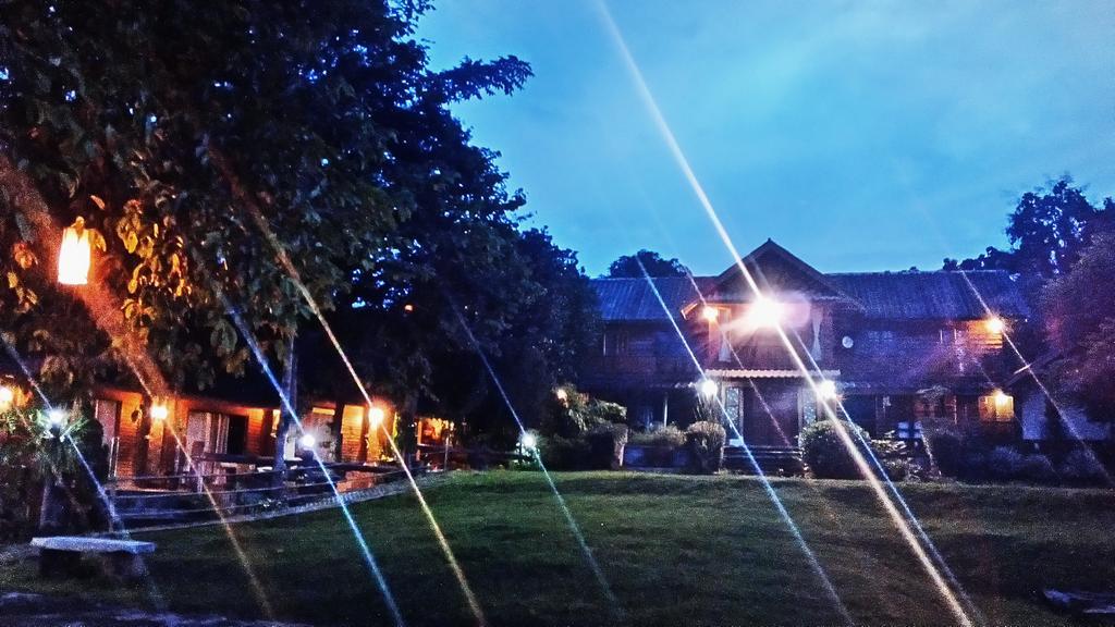 The Local Story Resort Ban Mon Talaeng Luaran gambar